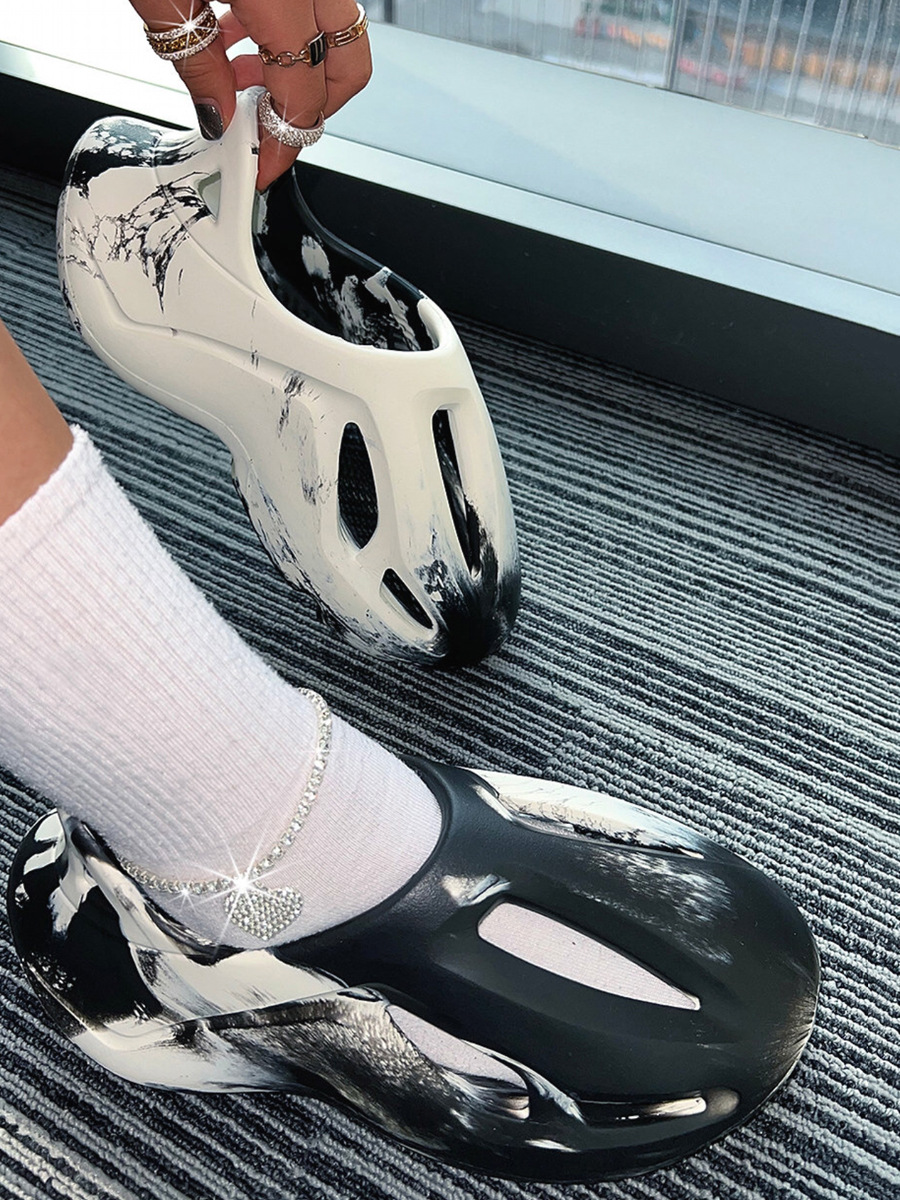 LovelyWholesale Cut Out Gradient Flats All Seasons Casual Spring Summer 2024